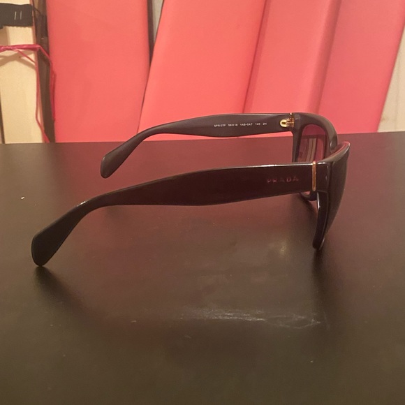Preloved  PRADA Black  sunglasses (non prescription)with  it’s original case - Picture 5 of 11